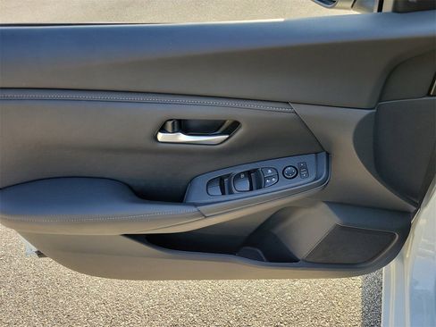 Used 2025 Nissan Sentra SV image 12