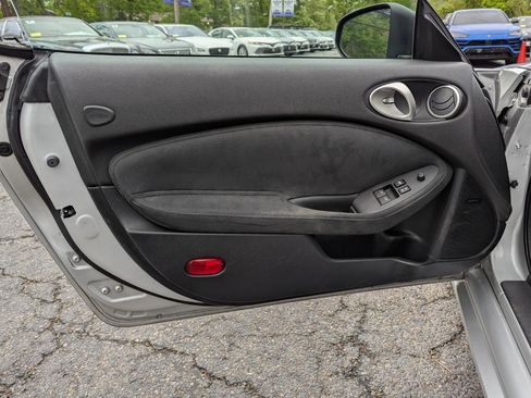 Used 2010 Nissan 370Z Touring w/ Sport Pkg RWD image 11