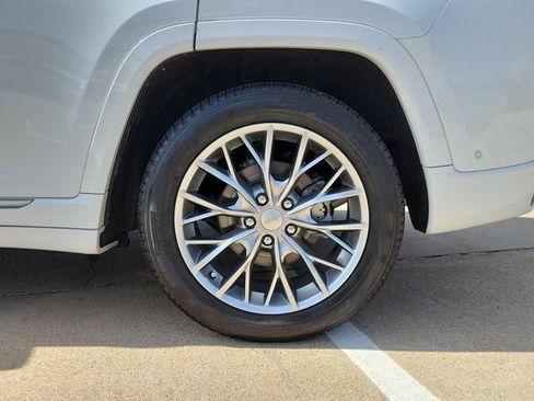 Used 2025 Jeep Grand Cherokee Summit w/ Adv Protech Group IV AWD/4WD image 9