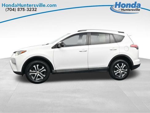 Used 2017 Toyota RAV4 LE FWD image 9