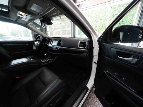 Used 2017 Toyota Highlander Limited Platinum AWD/4WD image 26