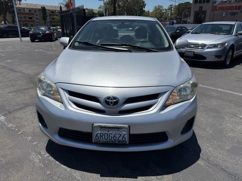 Used 2011 Toyota Corolla LE FWD image 2
