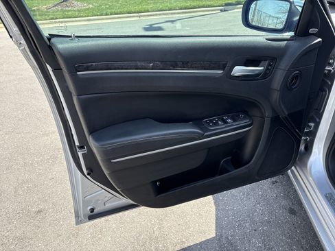 Used 2020 Chrysler 300 Limited image 14