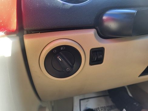 Used 2008 Volkswagen Beetle SE image 17