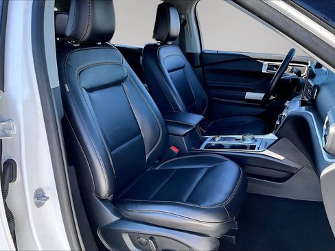 Used 2024 Ford Explorer XLT w/ Equipment Group 202A image 29