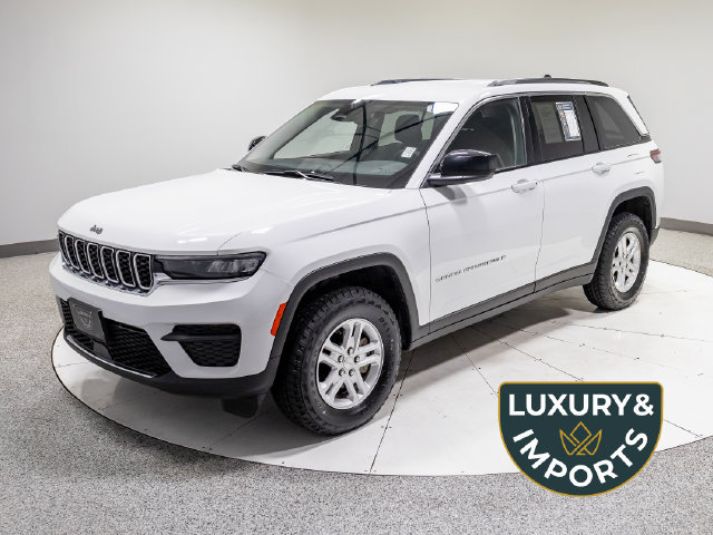Used 2023 Jeep Grand Cherokee Laredo AWD/4WD image 1