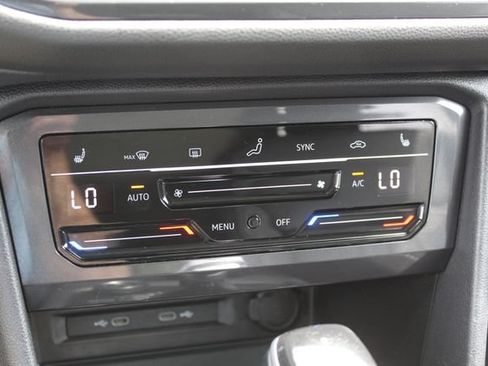 Used 2022 Volkswagen Tiguan SE AWD/4WD image 23