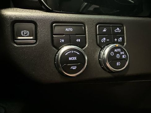 Used 2023 GMC Sierra 1500 SLT w/ SLT Convenience Package AWD/4WD image 25