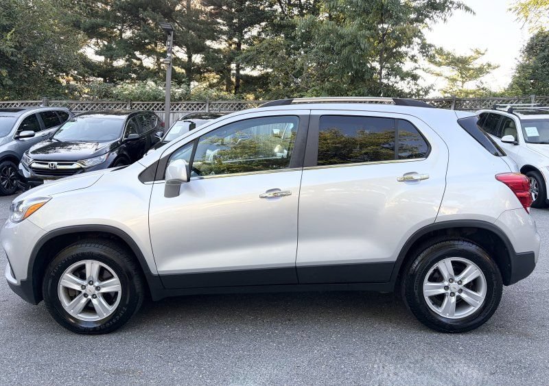 Used 2017 Chevrolet Trax LT w/ LT Convenience Package AWD/4WD image 4