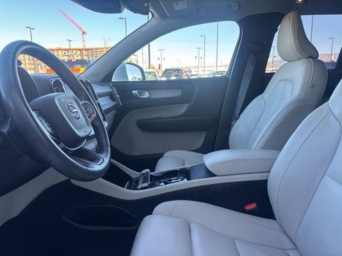 Used 2019 Volvo XC40 T5 Inscription image 22