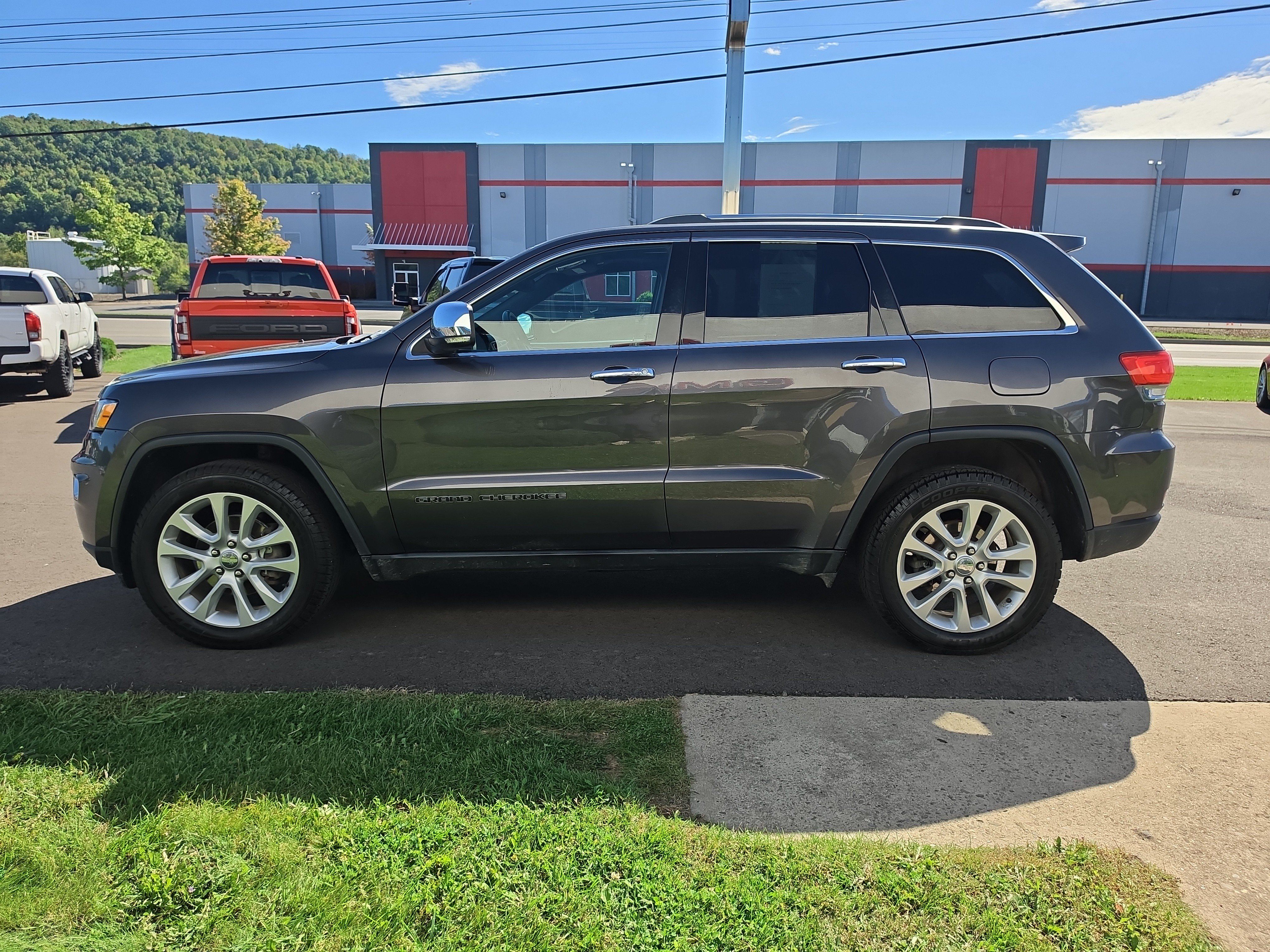 Used 2017 Jeep Grand Cherokee Limited AWD/4WD image 7