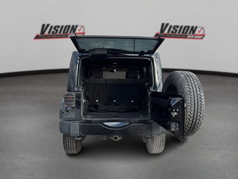 Used 2018 Jeep Wrangler Unlimited Sahara w/ Connectivity Group image 11