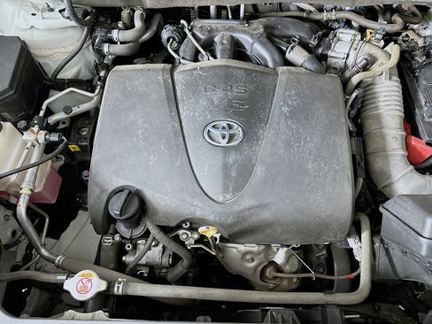 Used 2020 Toyota Highlander XLE FWD image 36