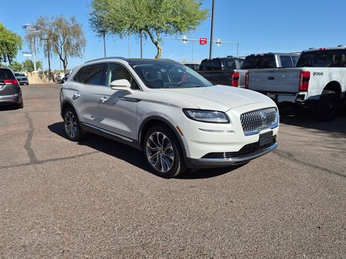Used 2022 Lincoln Nautilus Reserve AWD/4WD image 3