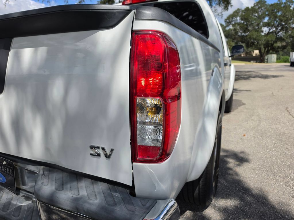 Used 2016 Nissan Frontier SV RWD image 11