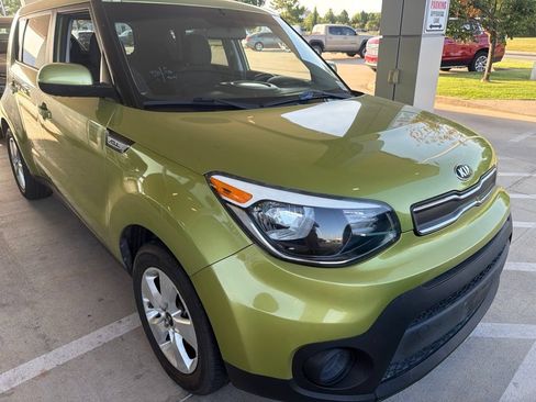 Used 2018 Kia Soul FWD image 3