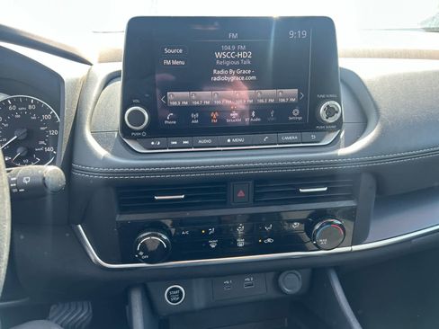 Used 2023 Nissan Rogue S AWD/4WD image 10