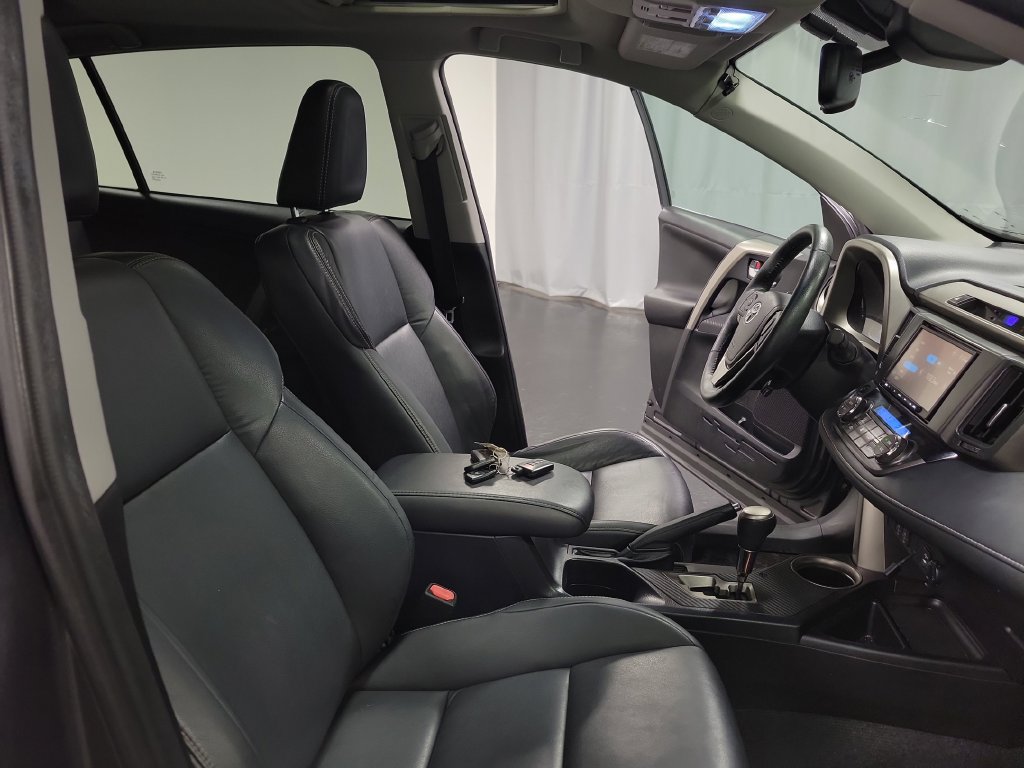 Used 2015 Toyota RAV4 Limited w/ Technology Package AWD/4WD image 33