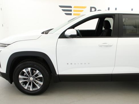 Used 2025 Chevrolet Equinox LT w/ Safety and Technology Package AWD/4WD image 4