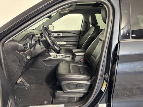 Used 2022 Ford Explorer Limited w/ Equipment Group 301A image 12