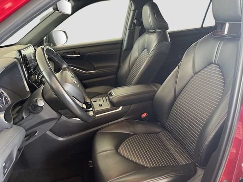 Used 2022 Toyota Highlander XSE FWD image 21