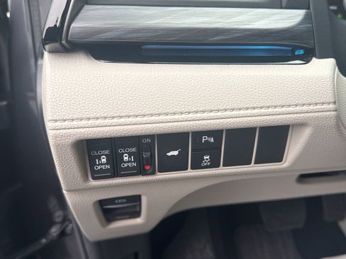 Used 2025 Honda Odyssey Elite image 14
