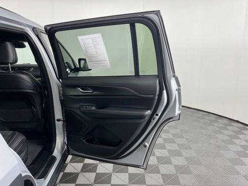 Used 2023 Jeep Grand Cherokee L Laredo image 45