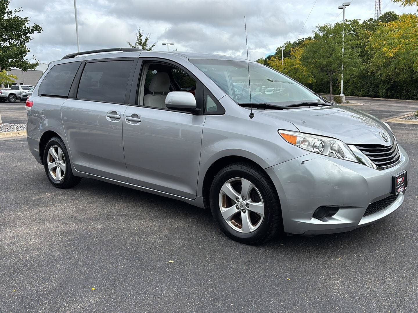 Used 2011 Toyota Sienna LE w/ Towing Pkg FWD image 7