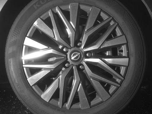 Used 2025 Nissan Altima 2.5 SV FWD image 13