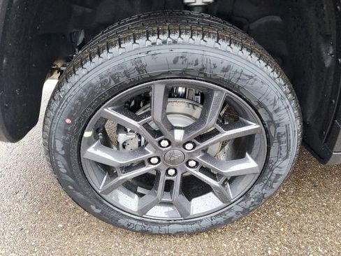 New 2025 Jeep Grand Cherokee Limited image 5