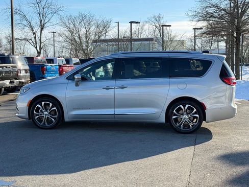 Certified 2024 Chrysler Pacifica Pinnacle image 9