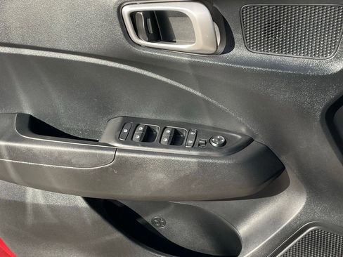 Used 2025 Hyundai Venue SEL image 20