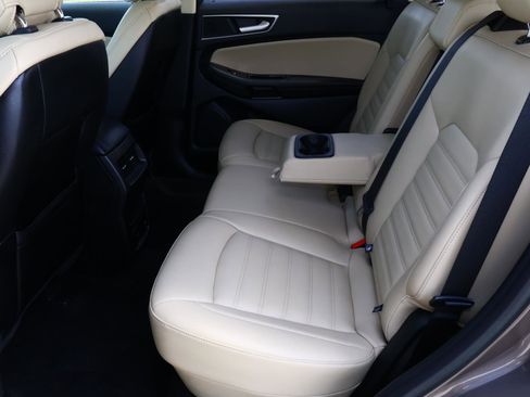 Used 2019 Ford Edge SEL w/ Equipment Group 201A FWD image 19