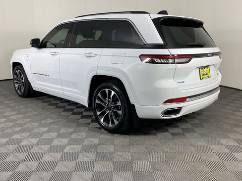 Used 2022 Jeep Grand Cherokee Overland w/ MOPAR Finishing Package AWD/4WD image 5