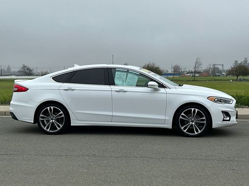 Used 2019 Ford Fusion Titanium image 3