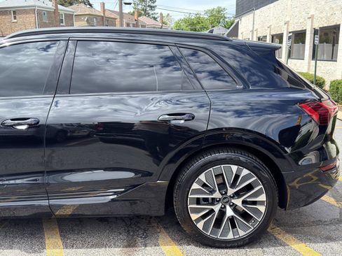 Used 2024 Audi Q8 e-tron Premium Plus w/ Premium Plus Package AWD/4WD image 7