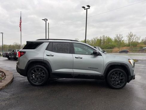 Used 2025 GMC Terrain Elevation w/ Elevation Premium Package AWD/4WD image 6