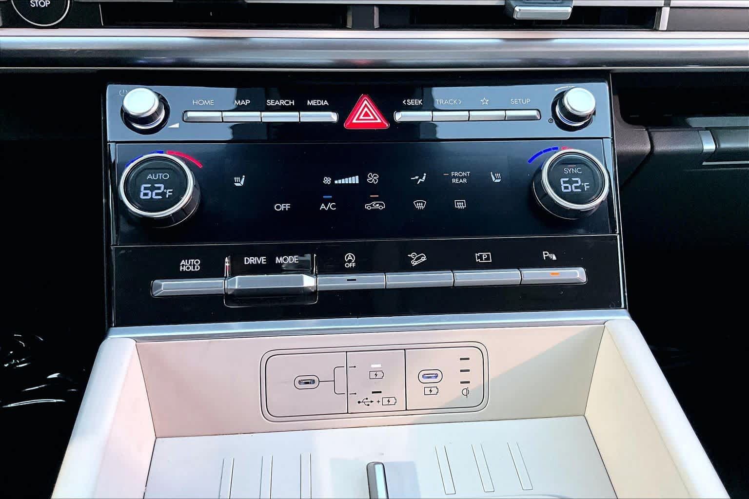 Used 2024 Hyundai Santa Fe SEL FWD image 32