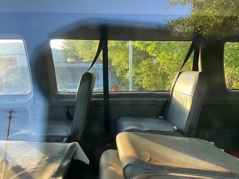 Used 2004 Ford E-350 and Econoline 350 Extended Super Duty RWD image 8