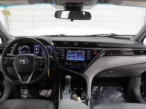 Used 2020 Toyota Camry LE image 30