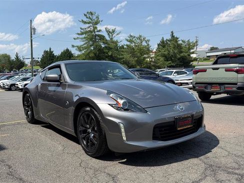 Used 2018 Nissan 370Z Coupe RWD image 3