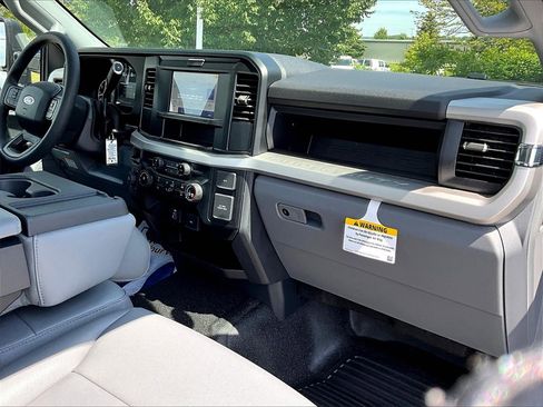 New 2025 Ford F250 XL w/ XL Chrome Package image 10