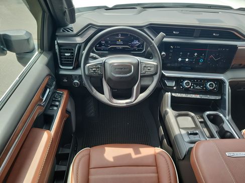 Used 2024 GMC Sierra 2500 Denali Ultimate AWD/4WD image 10