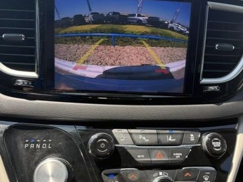 Used 2024 Chrysler Pacifica Touring-L FWD image 6