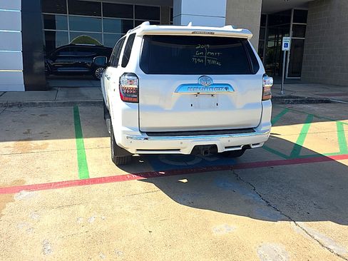Used 2019 Toyota 4Runner Limited RWD image 9