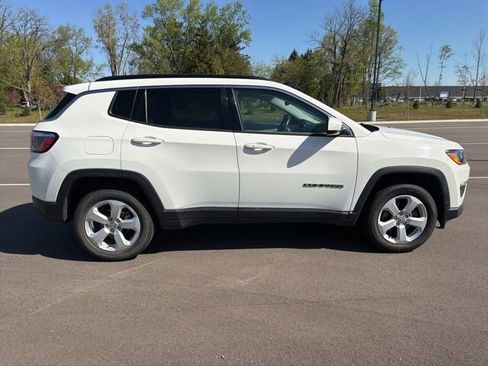 Used 2018 Jeep Compass Latitude w/ Popular Equipment Group AWD/4WD image 4