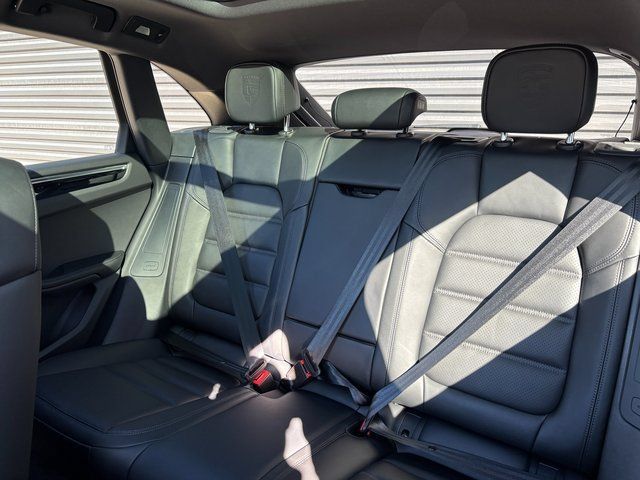 Used 2026 Porsche Macan AWD/4WD image 24