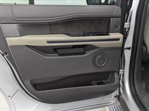 Used 2019 Ford Expedition Max Limited image 14
