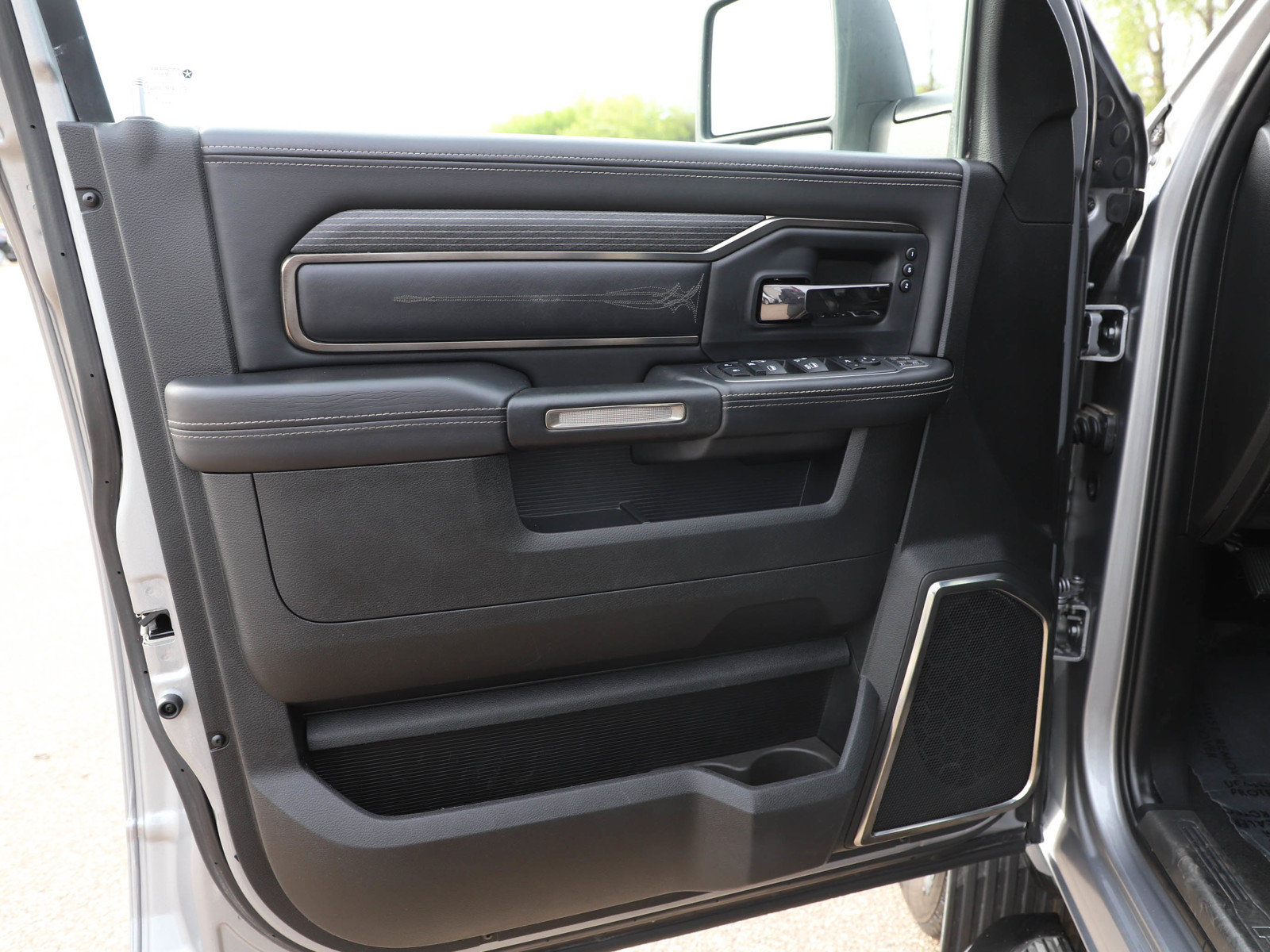 Used 2023 RAM 2500 Limited w/ Night Edition AWD/4WD image 22