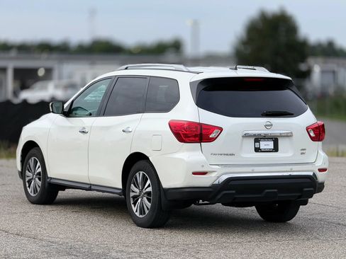 Used 2017 Nissan Pathfinder SV AWD/4WD image 10
